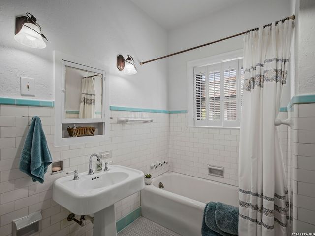 310 Mary Louise Drive, San Antonio, TX 78201