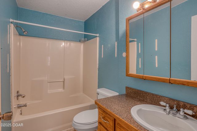 2838 E 11th Street, Joplin, MO 64801