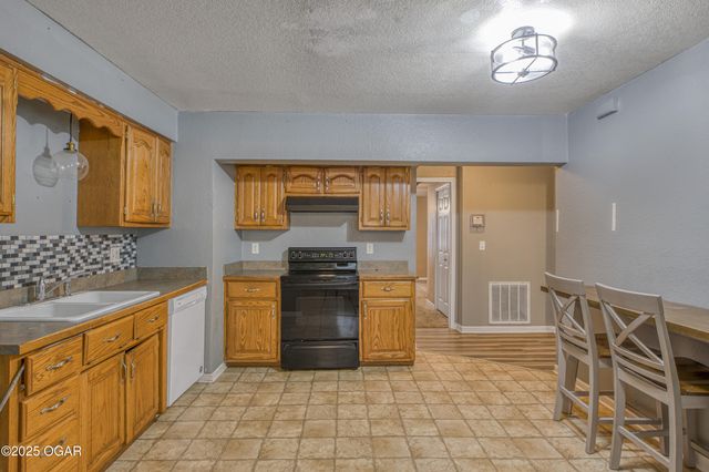 2838 E 11th Street, Joplin, MO 64801