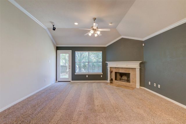 11 Ebony Oaks Place, The Woodlands, TX 77382