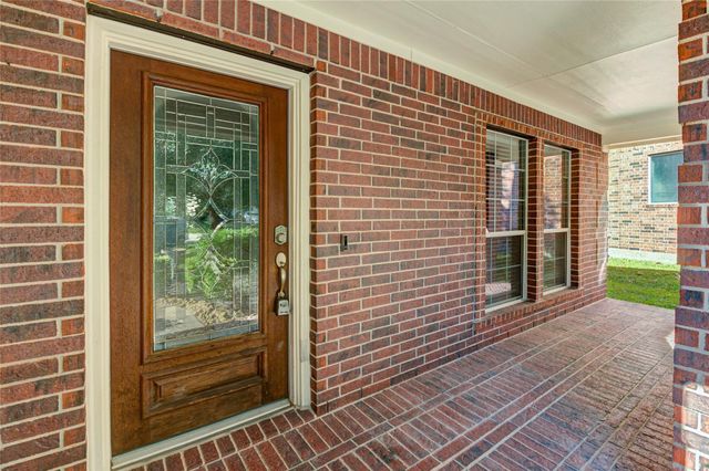 11 Ebony Oaks Place, The Woodlands, TX 77382