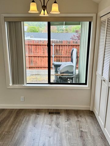 1026 NE A Street, Grants Pass, OR 97526