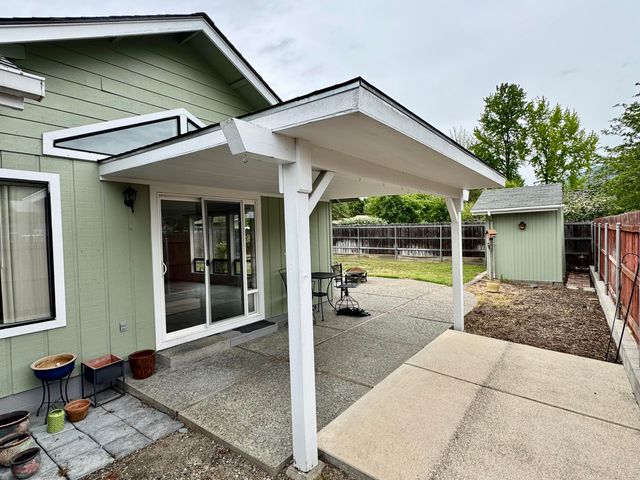 1026 NE A Street, Grants Pass, OR 97526