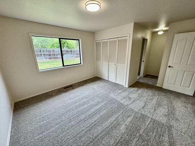 1026 NE A Street, Grants Pass, OR 97526