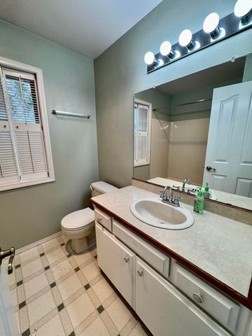 1026 NE A Street, Grants Pass, OR 97526