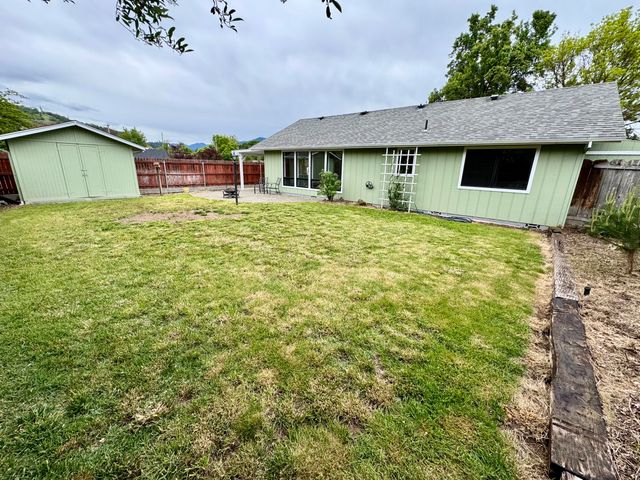 1026 NE A Street, Grants Pass, OR 97526