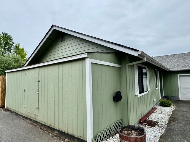 1026 NE A Street, Grants Pass, OR 97526