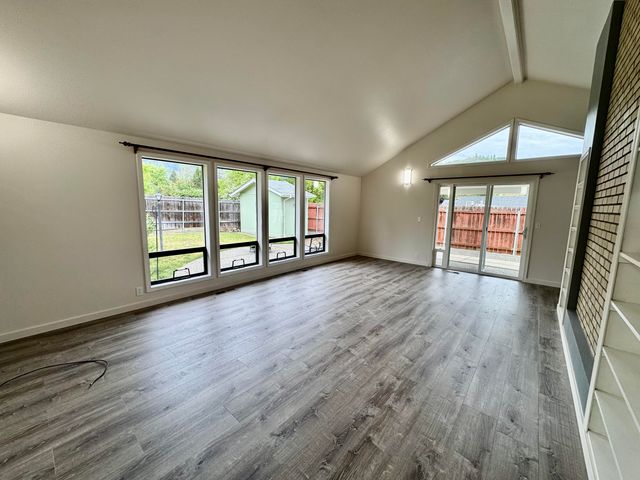 1026 NE A Street, Grants Pass, OR 97526