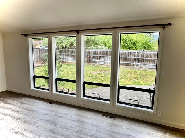 1026 NE A Street, Grants Pass, OR 97526