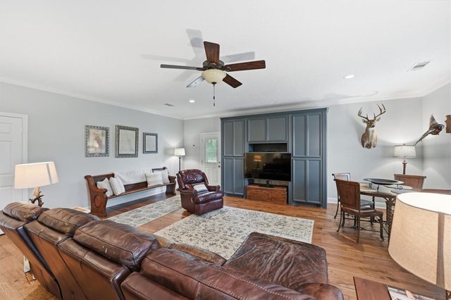600 Piney Creek Road, Bellville, TX 77418