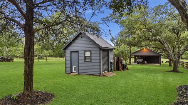 600 Piney Creek Road, Bellville, TX 77418