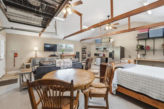 600 Piney Creek Road, Bellville, TX 77418