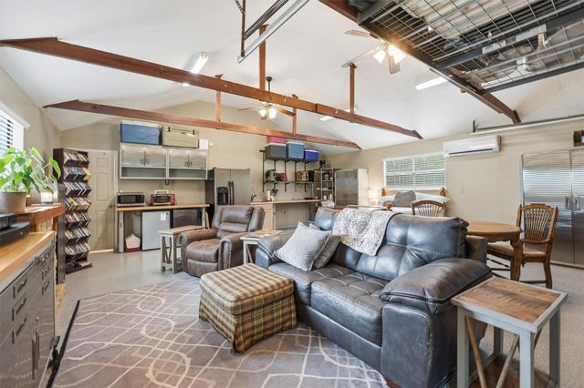 600 Piney Creek Road, Bellville, TX 77418