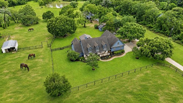 600 Piney Creek Road, Bellville, TX 77418