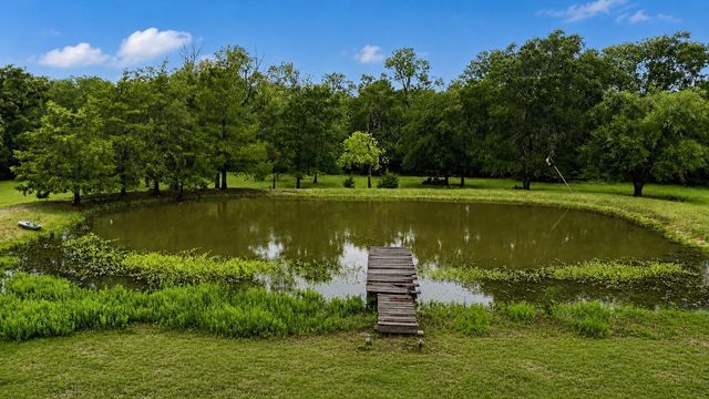 600 Piney Creek Road, Bellville, TX 77418