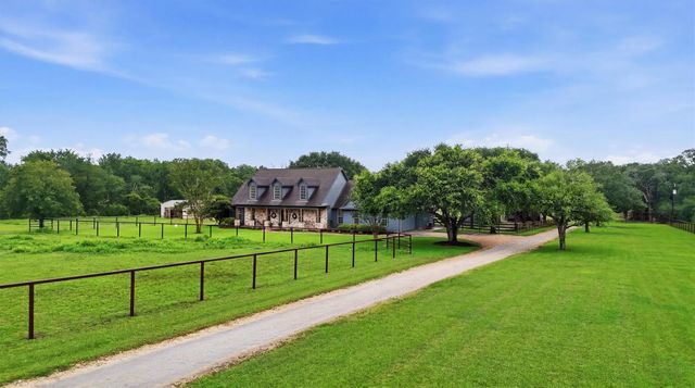 600 Piney Creek Road, Bellville, TX 77418