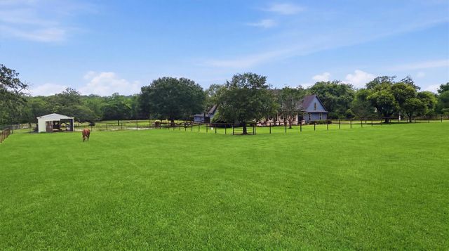 600 Piney Creek Road, Bellville, TX 77418