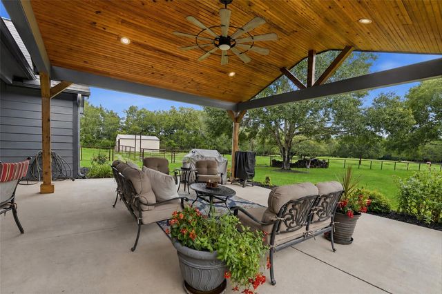 600 Piney Creek Road, Bellville, TX 77418