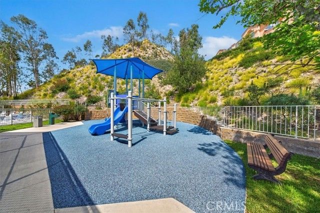 1011 Calle Azul, Glendale, CA 91208
