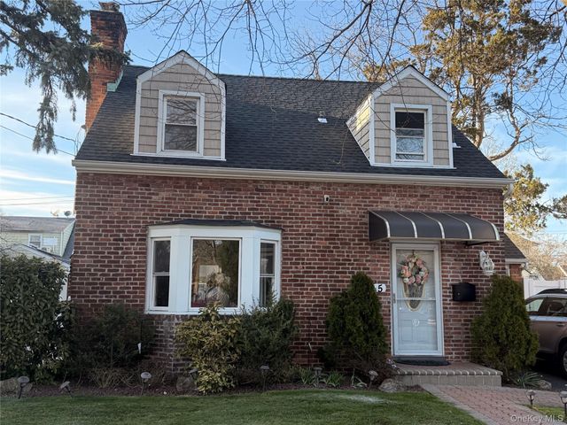 25 Crowell Street, Hempstead, NY 11550