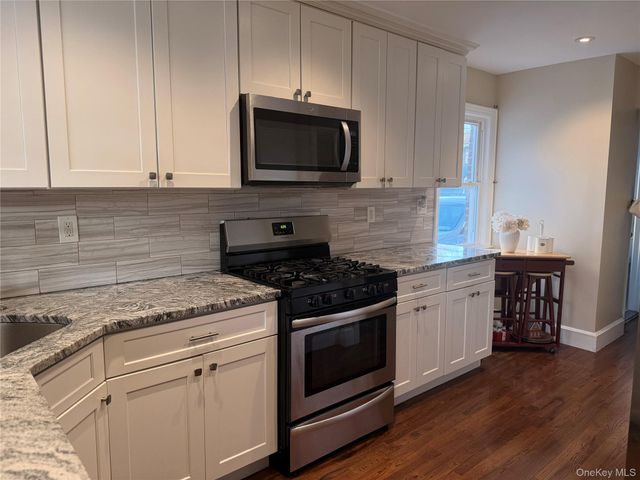 25 Crowell Street, Hempstead, NY 11550