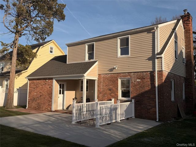 25 Crowell Street, Hempstead, NY 11550