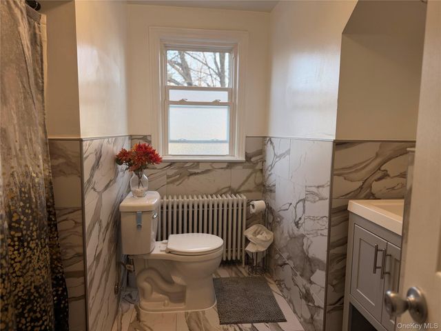 25 Crowell Street, Hempstead, NY 11550