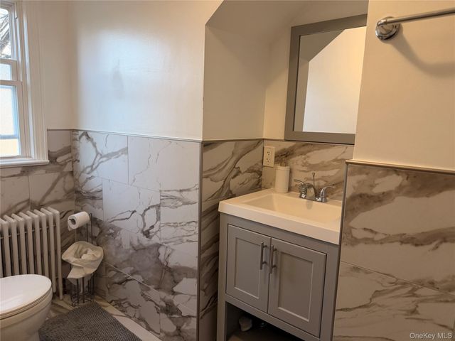 25 Crowell Street, Hempstead, NY 11550