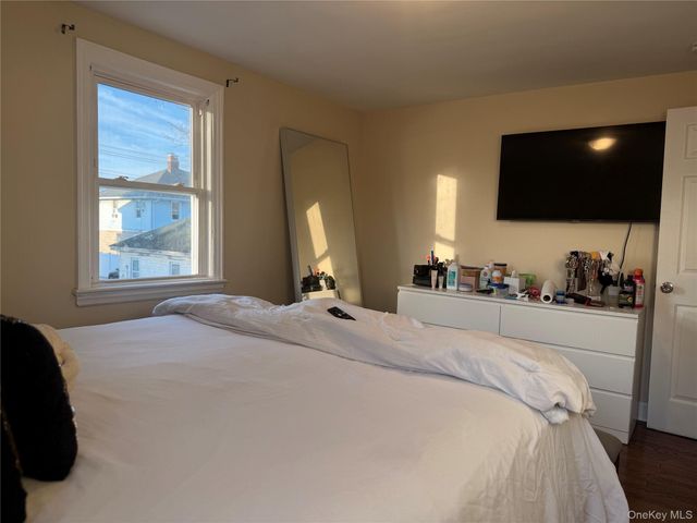25 Crowell Street, Hempstead, NY 11550
