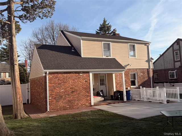 25 Crowell Street, Hempstead, NY 11550