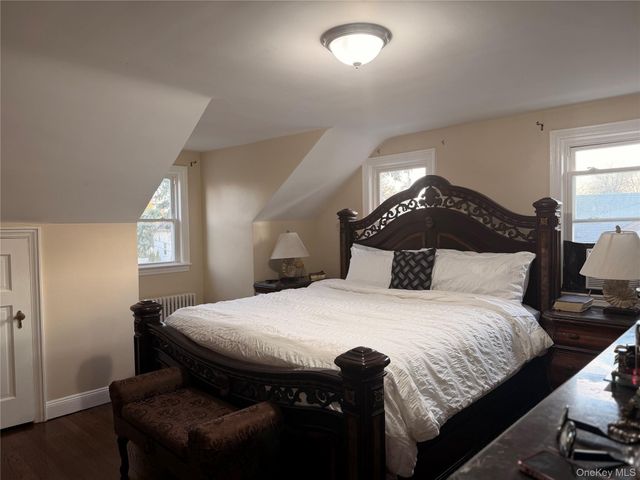 25 Crowell Street, Hempstead, NY 11550