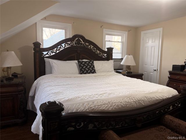 25 Crowell Street, Hempstead, NY 11550