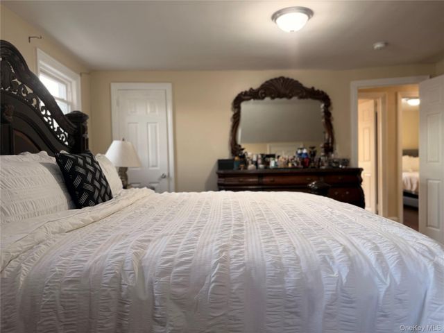 25 Crowell Street, Hempstead, NY 11550