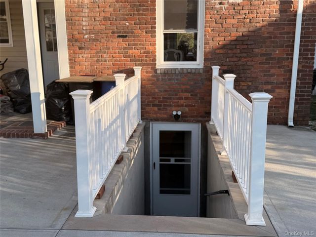 25 Crowell Street, Hempstead, NY 11550