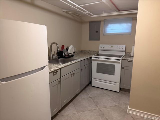 25 Crowell Street, Hempstead, NY 11550