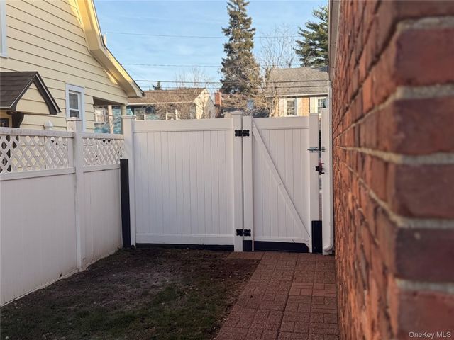 25 Crowell Street, Hempstead, NY 11550