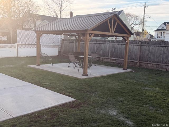 25 Crowell Street, Hempstead, NY 11550
