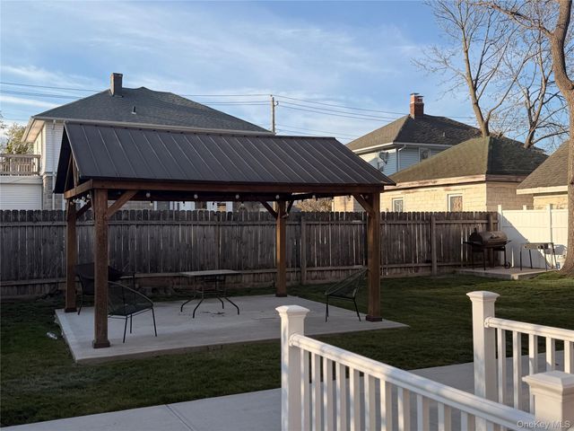 25 Crowell Street, Hempstead, NY 11550