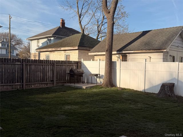 25 Crowell Street, Hempstead, NY 11550