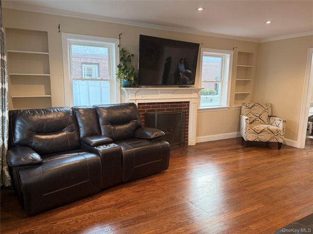 25 Crowell Street, Hempstead, NY 11550