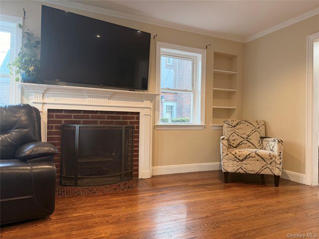 25 Crowell Street, Hempstead, NY 11550