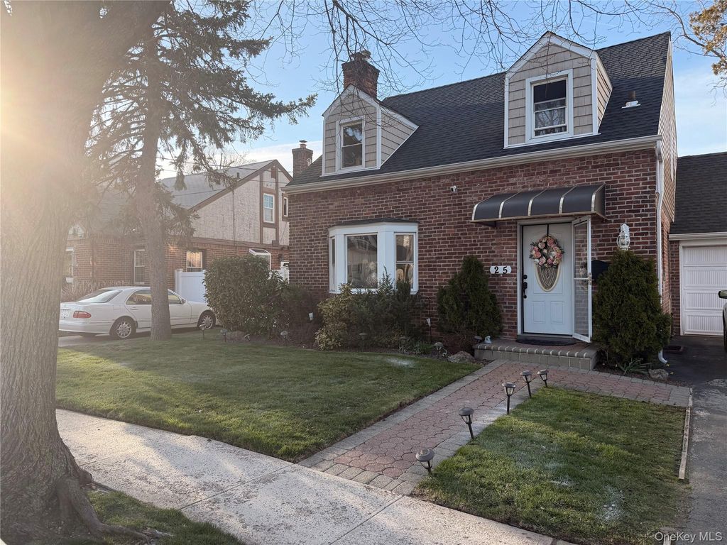 25 Crowell Street, Hempstead, NY 11550