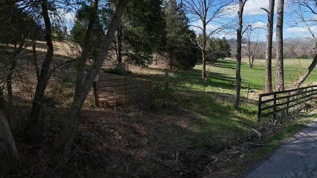 1334 Herschal Lyles, Westmoreland, TN 37186