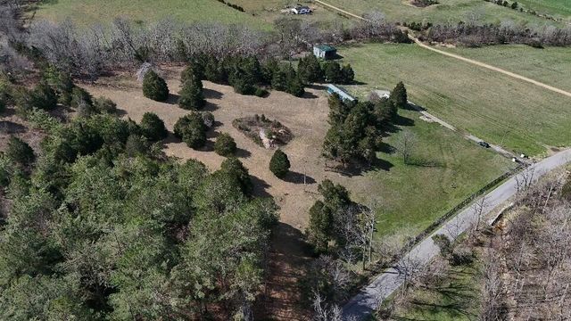 1334 Herschal Lyles, Westmoreland, TN 37186