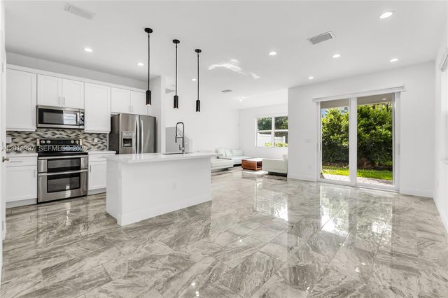 582 Parsons Way ., Deerfield Beach, FL 33442