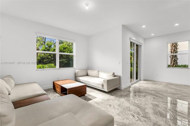 582 Parsons Way ., Deerfield Beach, FL 33442