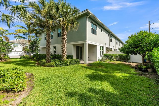 582 Parsons Way ., Deerfield Beach, FL 33442