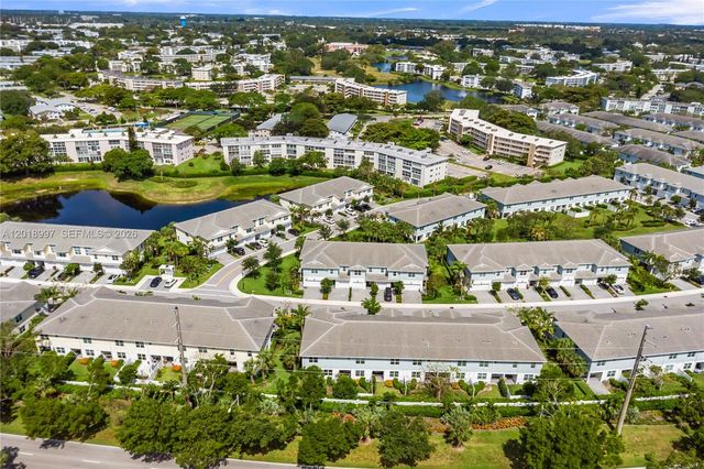 582 Parsons Way ., Deerfield Beach, FL 33442