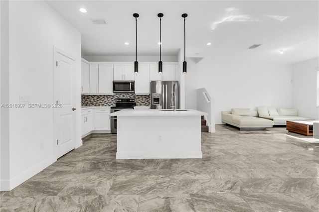 582 Parsons Way ., Deerfield Beach, FL 33442