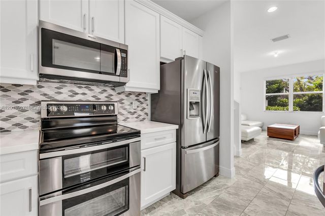 582 Parsons Way ., Deerfield Beach, FL 33442